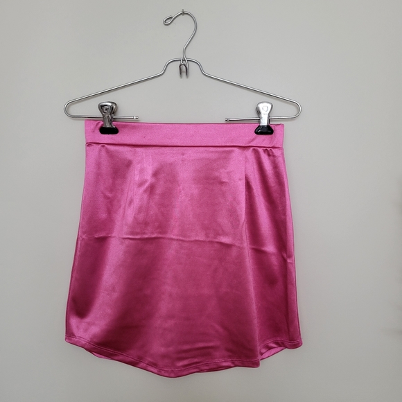 Hot pink satin forever21 mini skirt - Picture 4 of 4